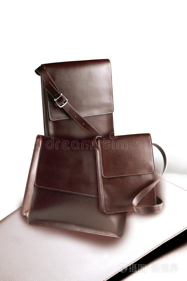 皮革制品 從傳統(tǒng)工藝到現(xiàn)代設(shè)計(jì)的華麗轉(zhuǎn)身